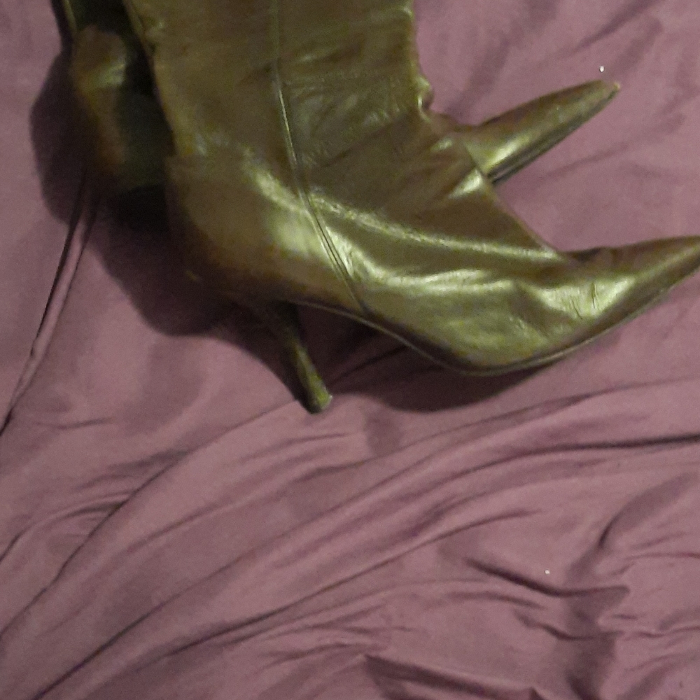 Boots - Picture 4 of 8